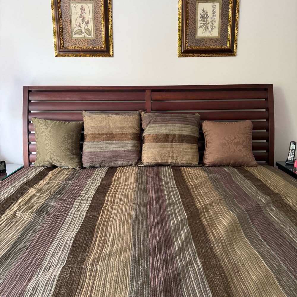 Elegant Striped Bedding Set - Brown and Tan